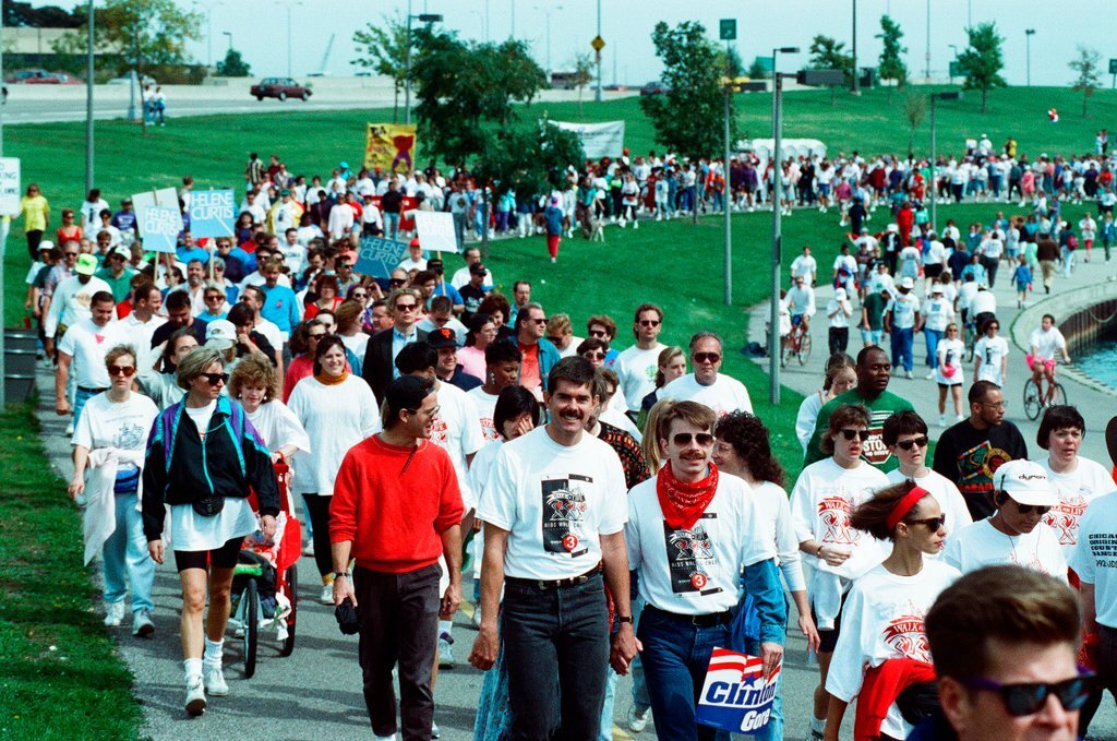 AIDS walk begins at Columbia Yacht Club - Amanda Alcock for Chicago Sun-Times