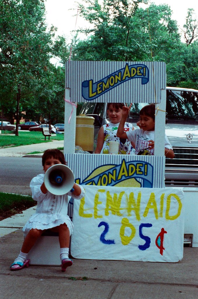 Children selling lemonade at Palmer Square Arts Fest - Amanda Alcock for Chicago Sun-Times