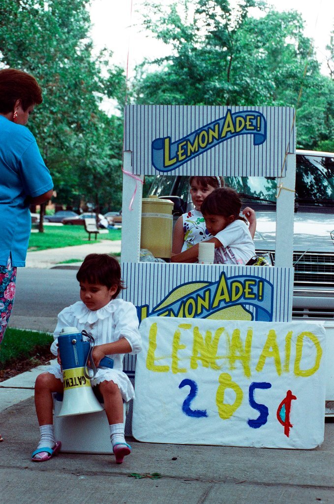 Children selling lemonade at Palmer Square Arts Fest - Amanda Alcock for Chicago Sun-Times