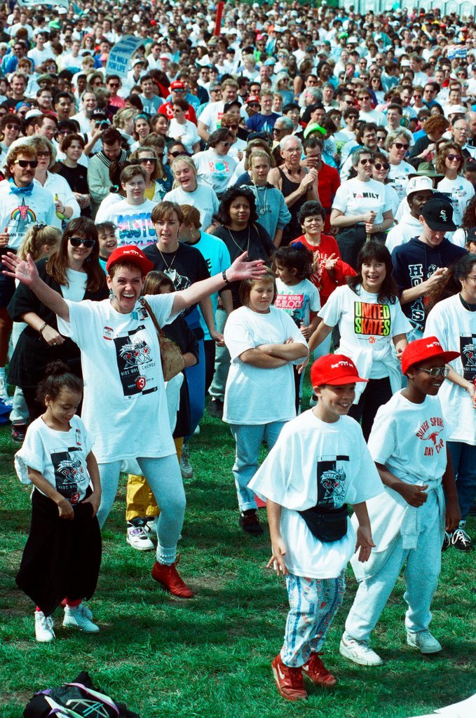 AIDS walk begins at Columbia Yacht Club - Amanda Alcock for Chicago Sun-Times
