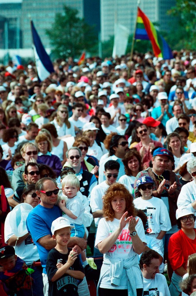 AIDS walk begins at Columbia Yacht Club - Amanda Alcock for Chicago Sun-Times