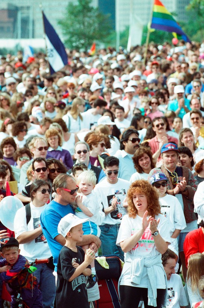 AIDS walk begins at Columbia Yacht Club - Amanda Alcock for Chicago Sun-Times