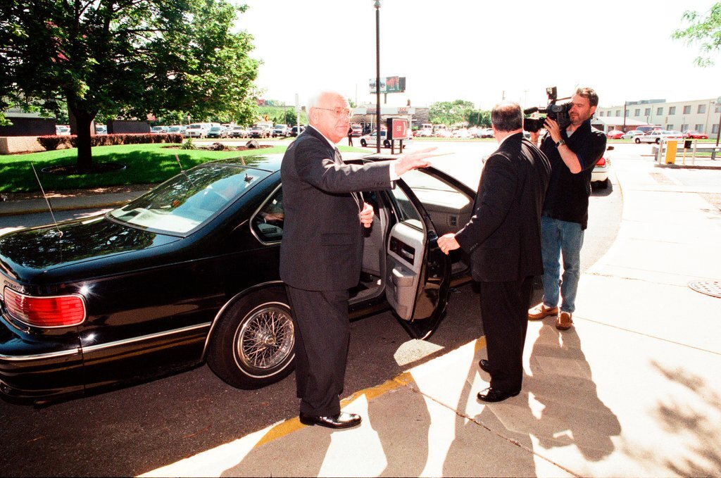Governor George Ryan testifies at Department of Transportation hearing - Jean Lachat for Chicago Sun-Times