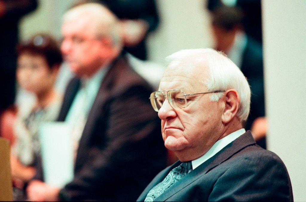 Governor George Ryan testifies at Department of Transportation hearing - Jean Lachat for Chicago Sun-Times