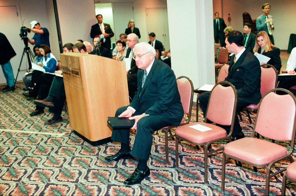 Governor George Ryan testifies at Department of Transportation hearing - Jean Lachat for Chicago Sun-Times