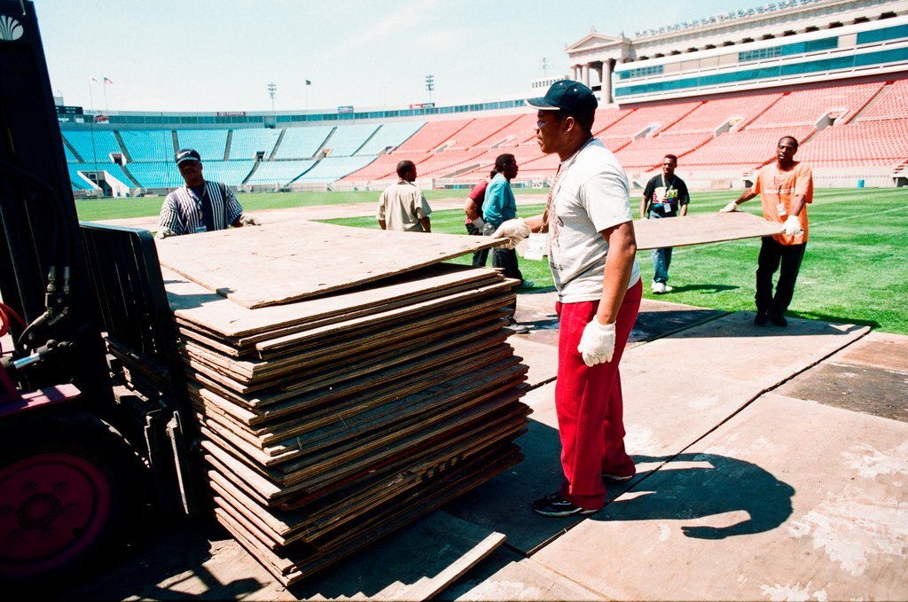 Soldier Field preparations for large mass - Jean Lachat for Chicago Sun-Times