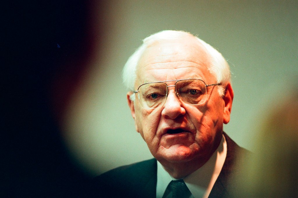 Governor George Ryan testifies at Department of Transportation hearing - Jean Lachat for Chicago Sun-Times