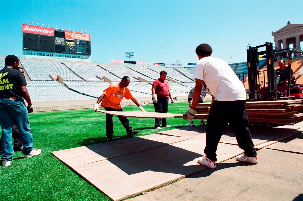 Soldier Field preparations for large mass - Jean Lachat for Chicago Sun-Times