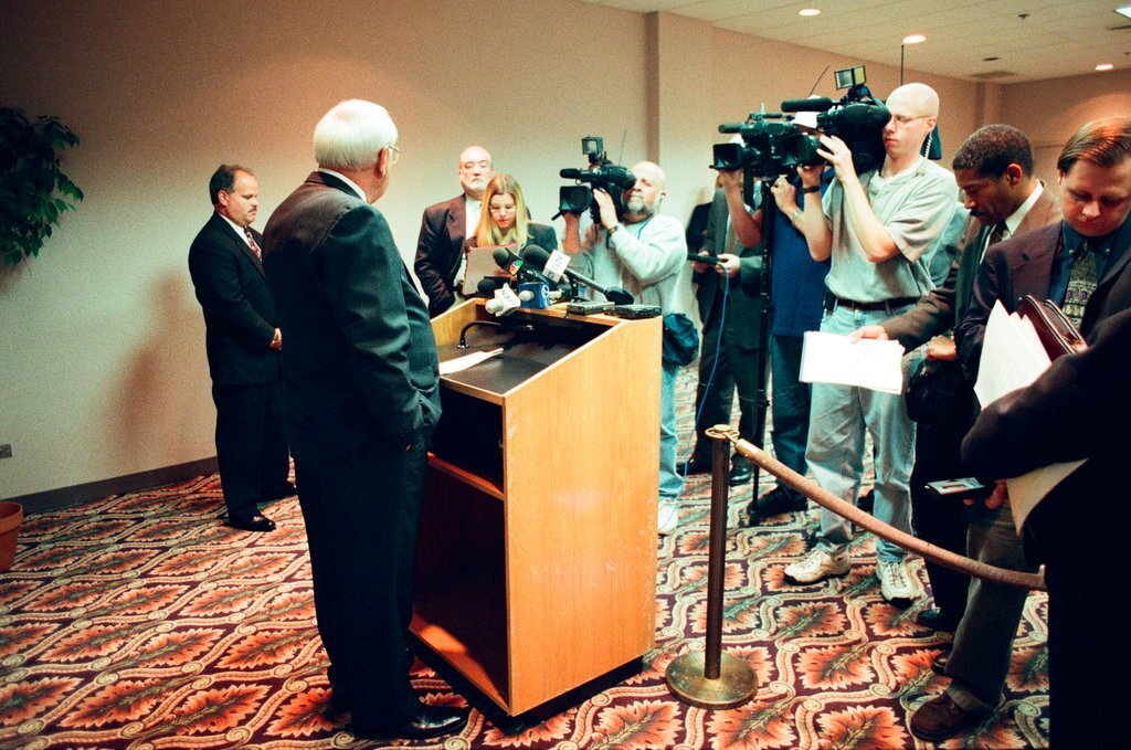 Governor George Ryan testifies at Department of Transportation hearing - Jean Lachat for Chicago Sun-Times