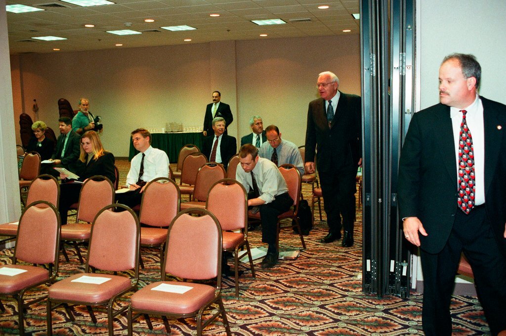 Governor George Ryan testifies at Department of Transportation hearing - Jean Lachat for Chicago Sun-Times