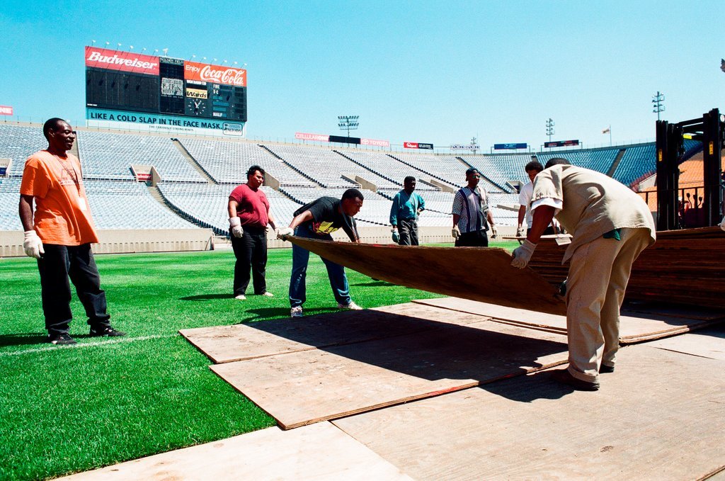 Soldier Field preparations for large mass - Jean Lachat for Chicago Sun-Times