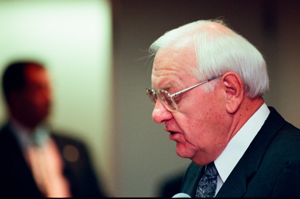 Governor George Ryan testifies at Department of Transportation hearing - Jean Lachat for Chicago Sun-Times