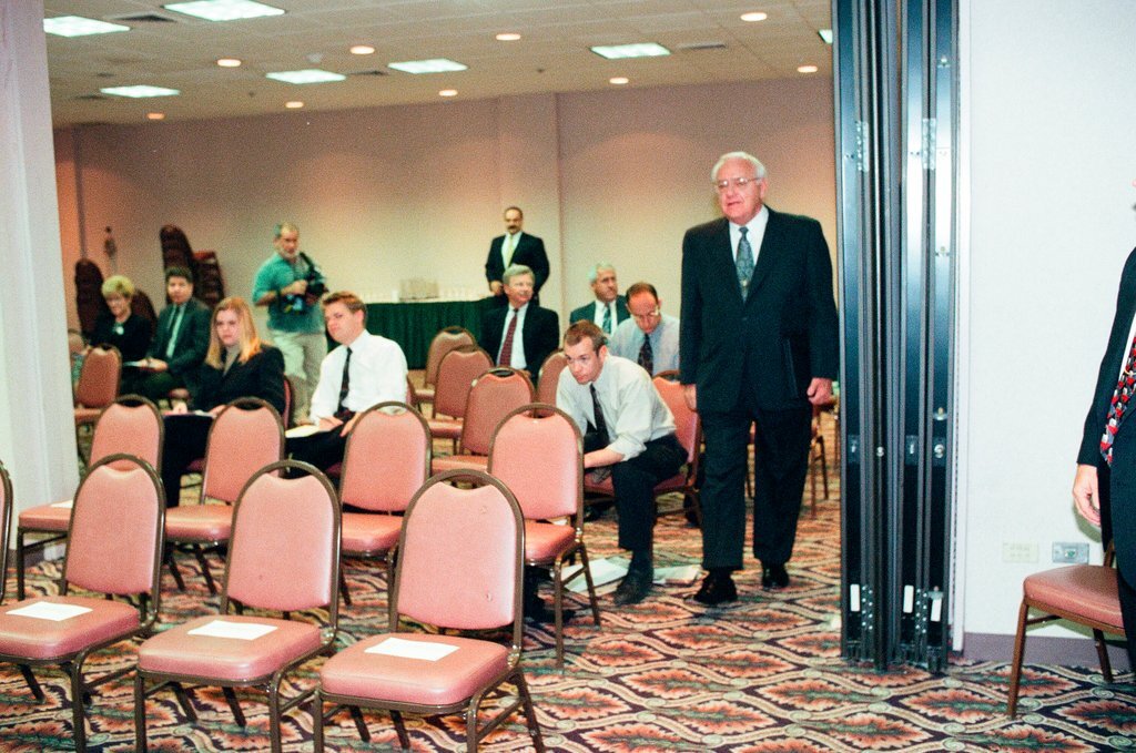 Governor George Ryan testifies at Department of Transportation hearing - Jean Lachat for Chicago Sun-Times