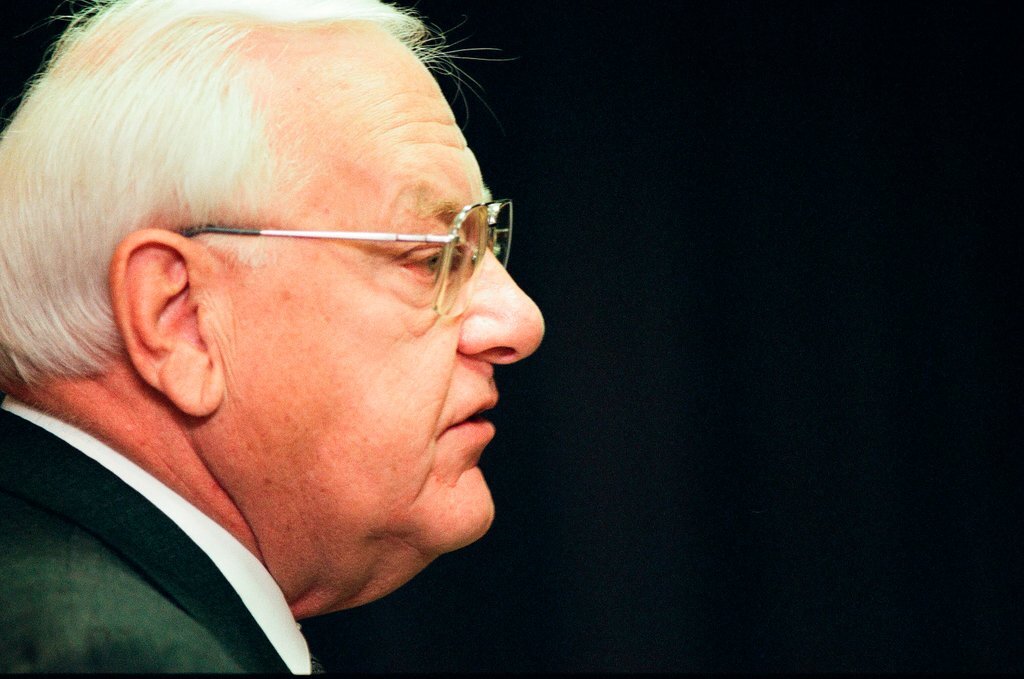 Governor George Ryan testifies at Department of Transportation hearing - Jean Lachat for Chicago Sun-Times