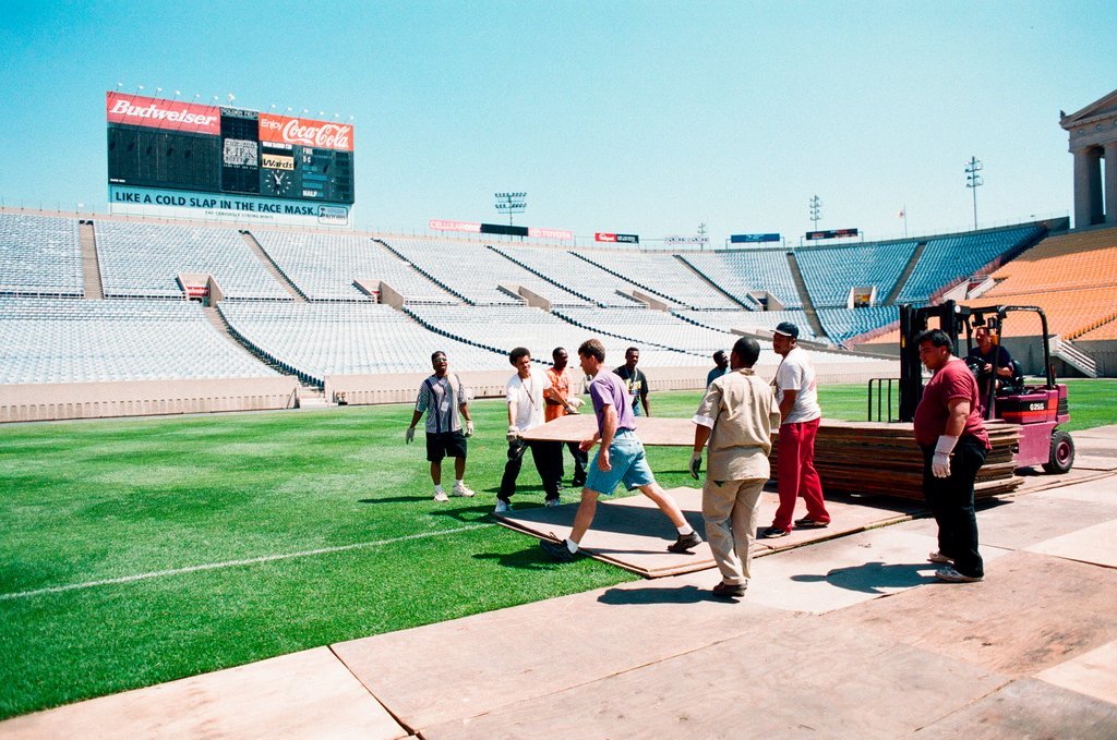 Soldier Field preparations for large mass - Jean Lachat for Chicago Sun-Times