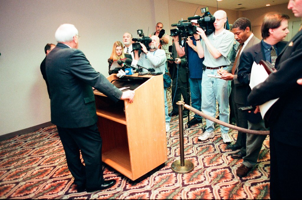 Governor George Ryan testifies at Department of Transportation hearing - Jean Lachat for Chicago Sun-Times