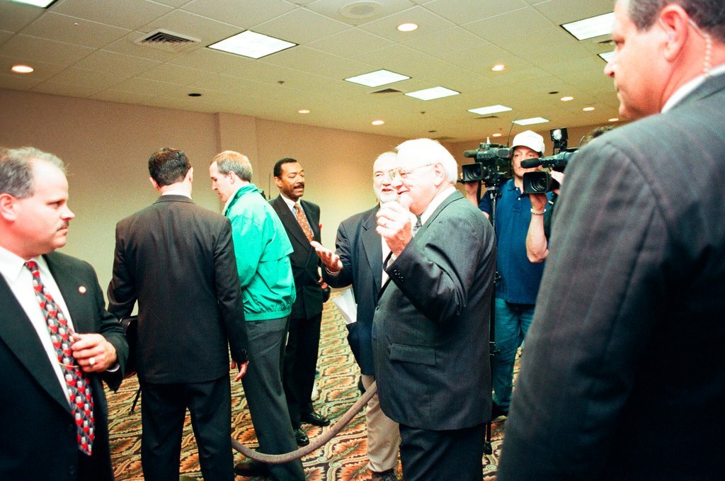 Governor George Ryan testifies at Department of Transportation hearing - Jean Lachat for Chicago Sun-Times