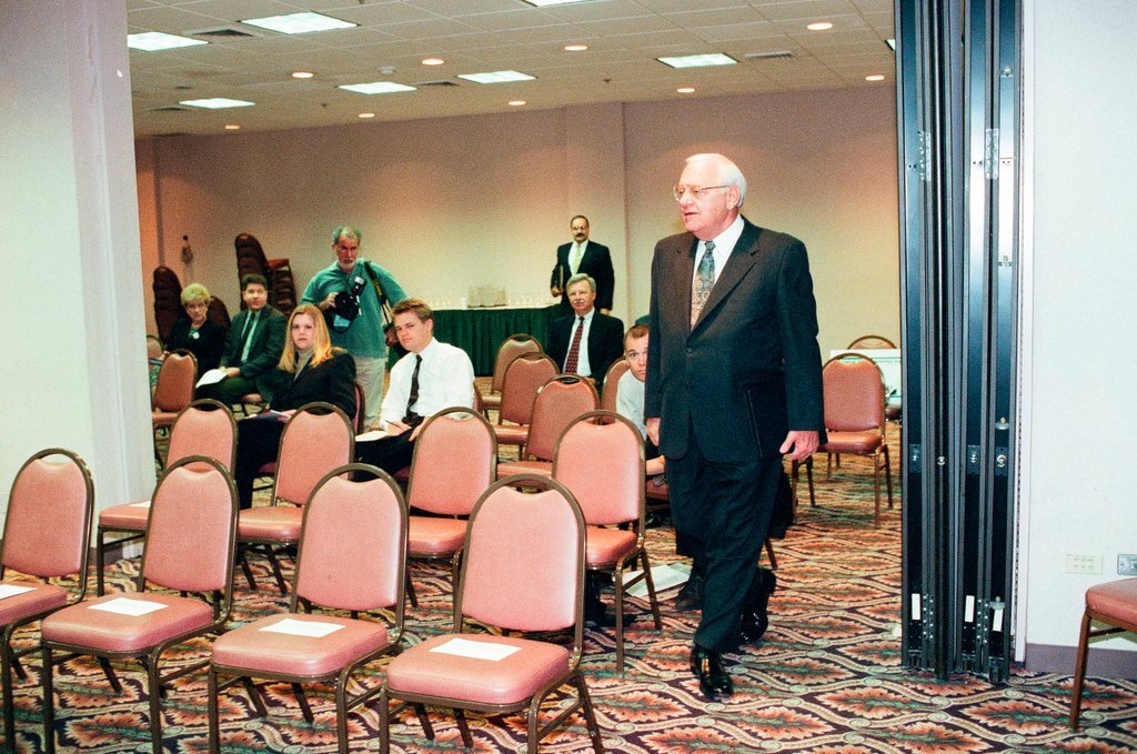 Governor George Ryan testifies at Department of Transportation hearing - Jean Lachat for Chicago Sun-Times