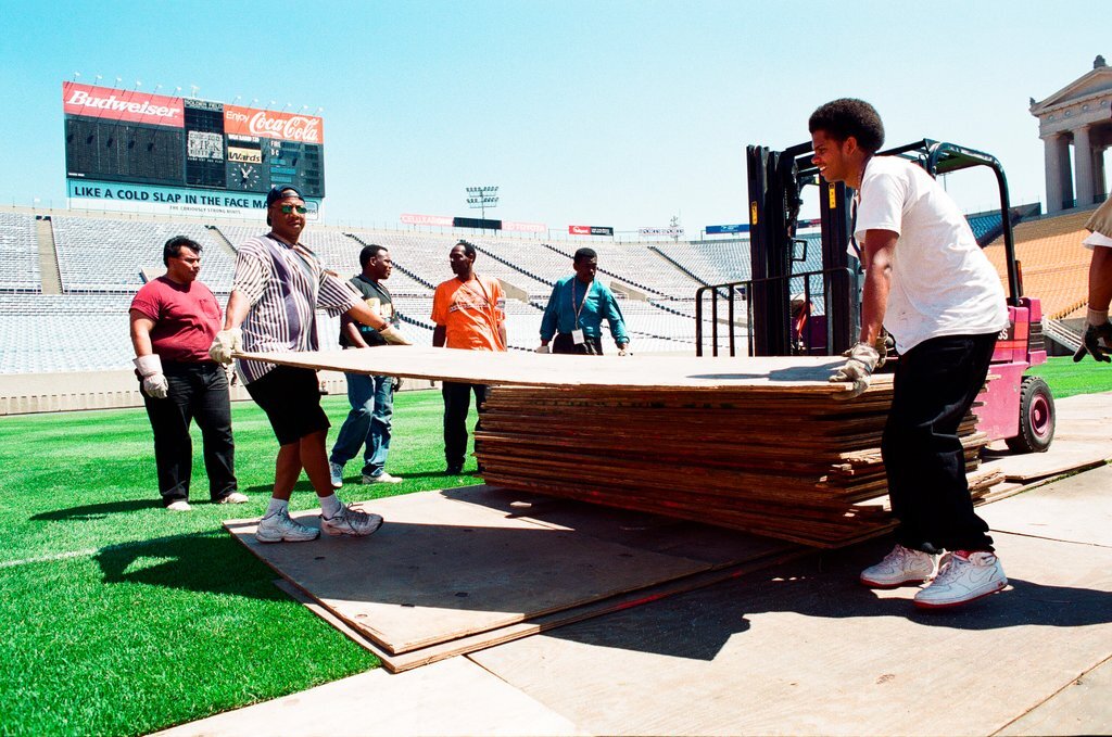 Soldier Field preparations for large mass - Jean Lachat for Chicago Sun-Times