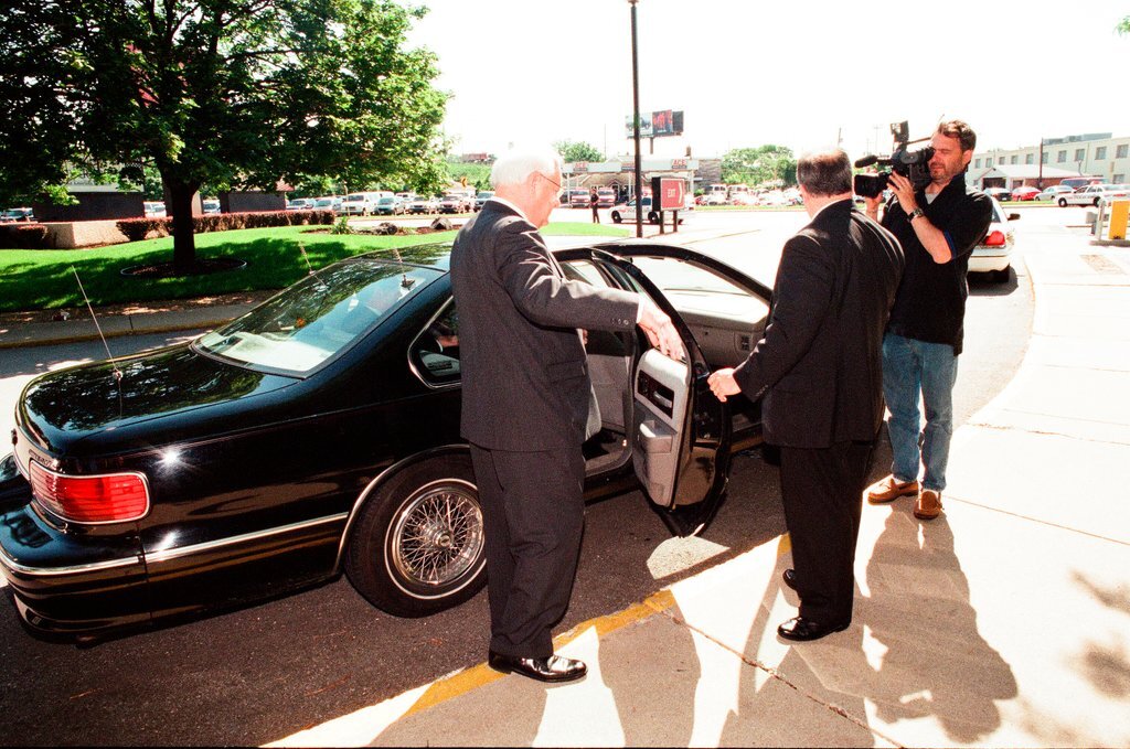 Governor George Ryan testifies at Department of Transportation hearing - Jean Lachat for Chicago Sun-Times