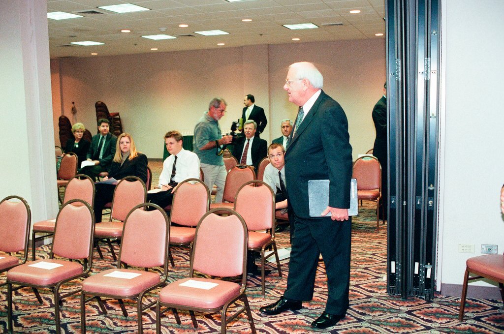 Governor George Ryan testifies at Department of Transportation hearing - Jean Lachat for Chicago Sun-Times