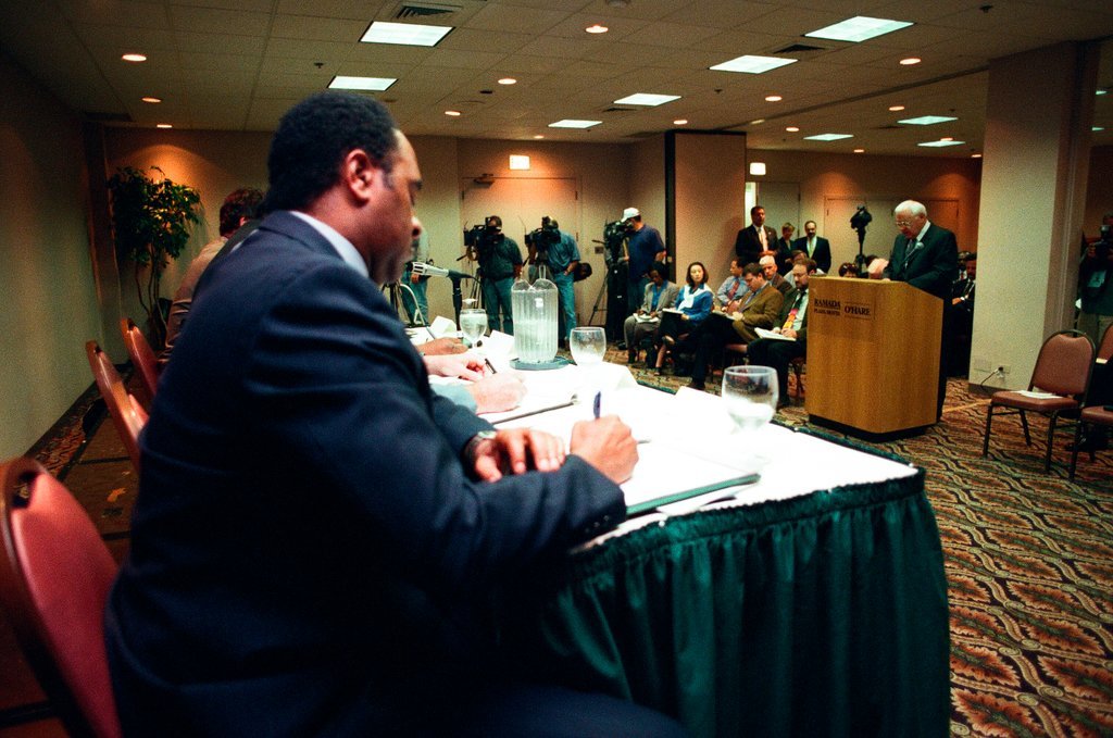 Governor George Ryan testifies at Department of Transportation hearing - Jean Lachat for Chicago Sun-Times