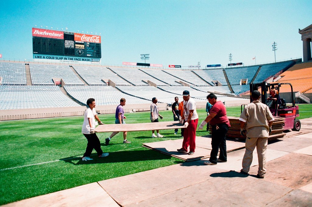 Soldier Field preparations for large mass - Jean Lachat for Chicago Sun-Times