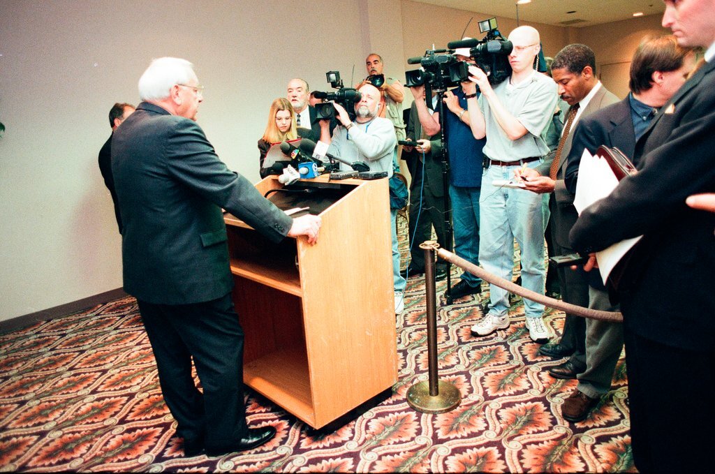 Governor George Ryan testifies at Department of Transportation hearing - Jean Lachat for Chicago Sun-Times