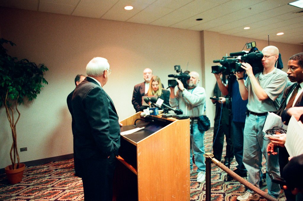 Governor George Ryan testifies at Department of Transportation hearing - Jean Lachat for Chicago Sun-Times