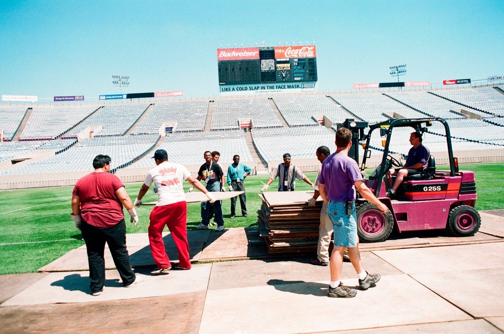 Soldier Field preparations for large mass - Jean Lachat for Chicago Sun-Times