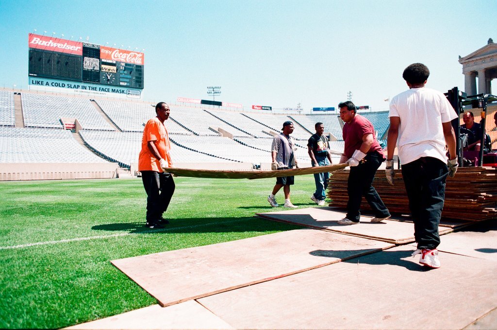 Soldier Field preparations for large mass - Jean Lachat for Chicago Sun-Times