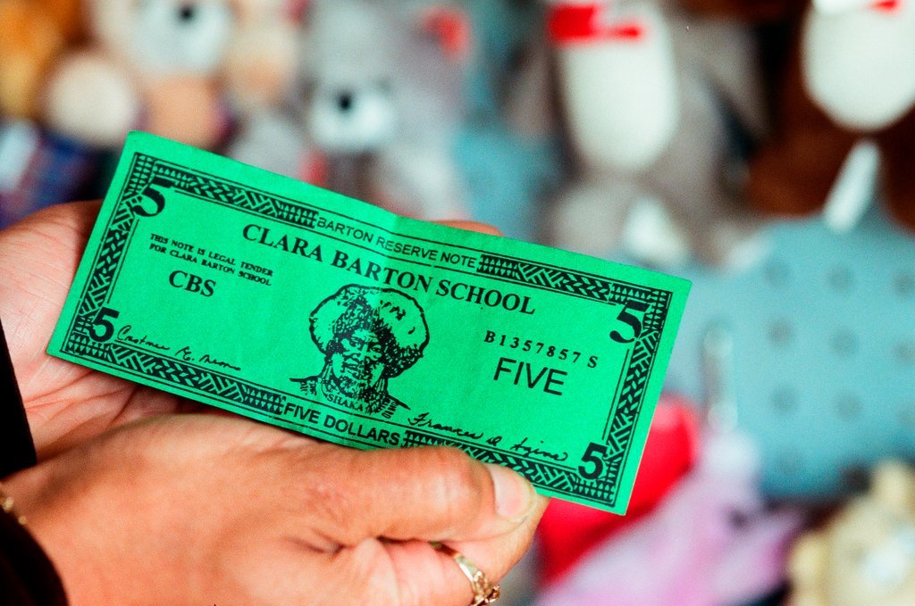 Barton Elementary students browse toy store - John H. White for Chicago Sun-Times
