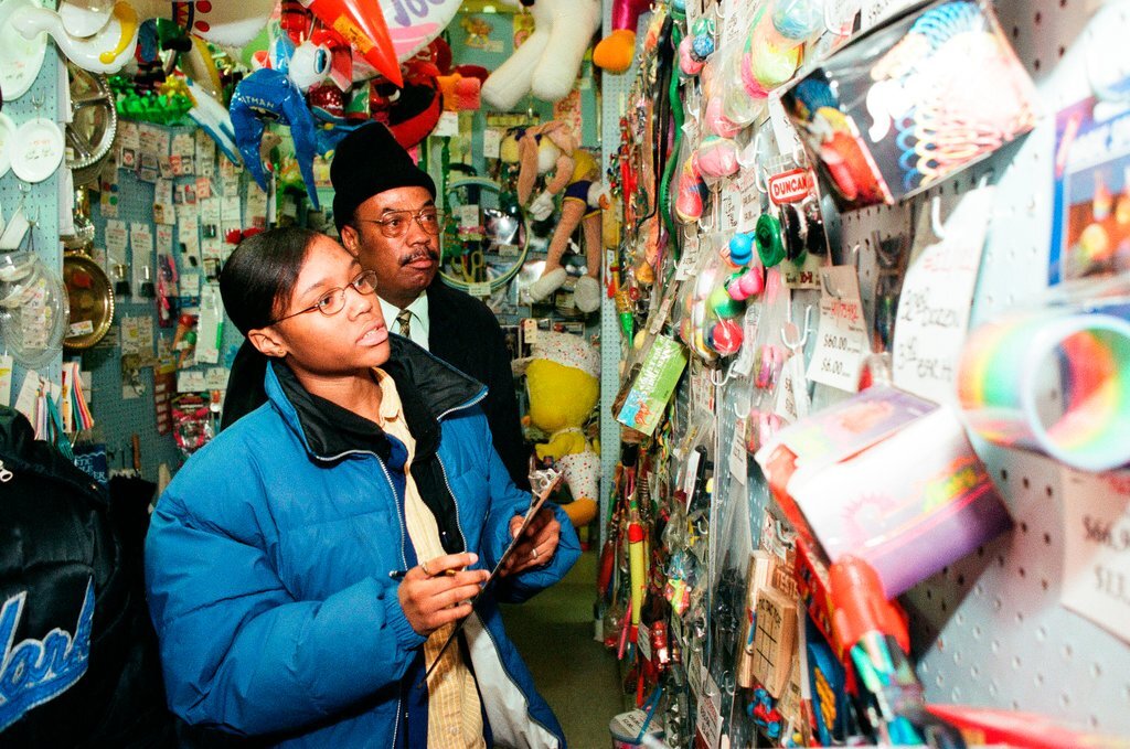 Barton Elementary students browse toy store - John H. White for Chicago Sun-Times