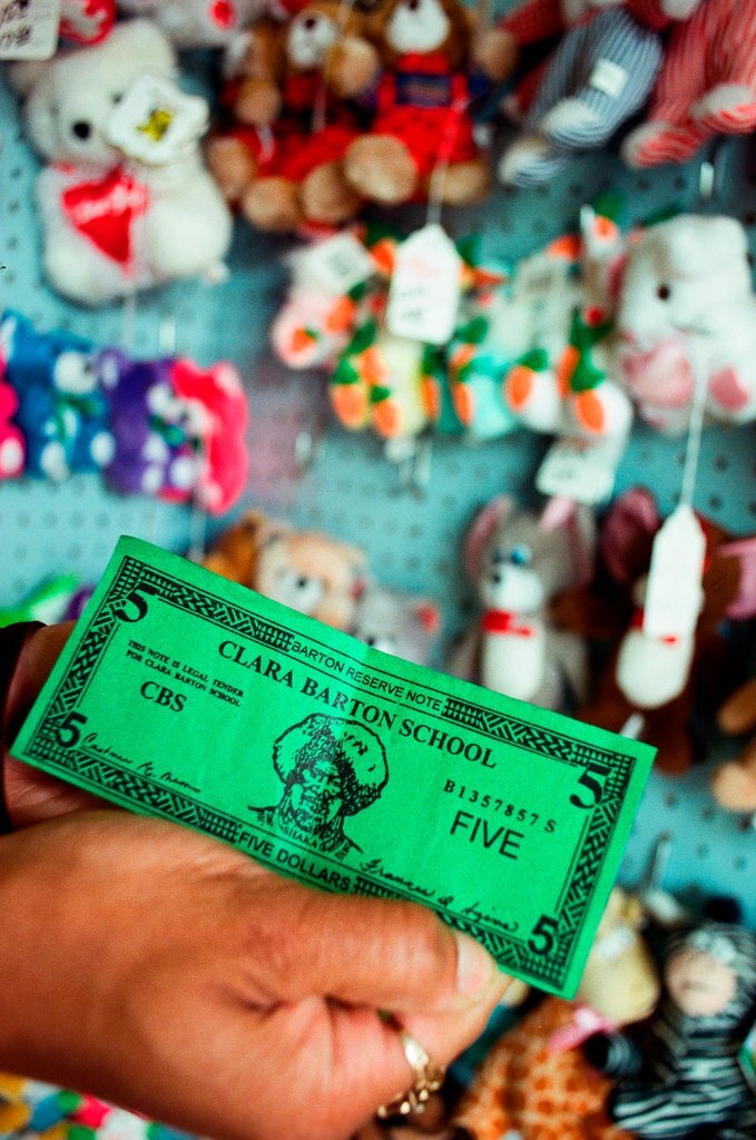 Barton Elementary students browse toy store - John H. White for Chicago Sun-Times