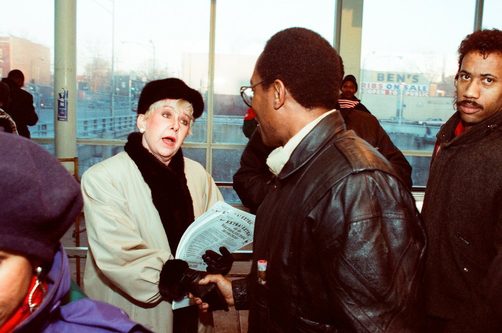 Jane Byrne campaigns at CTA station - Phil Velasquez for Chicago Sun-Times