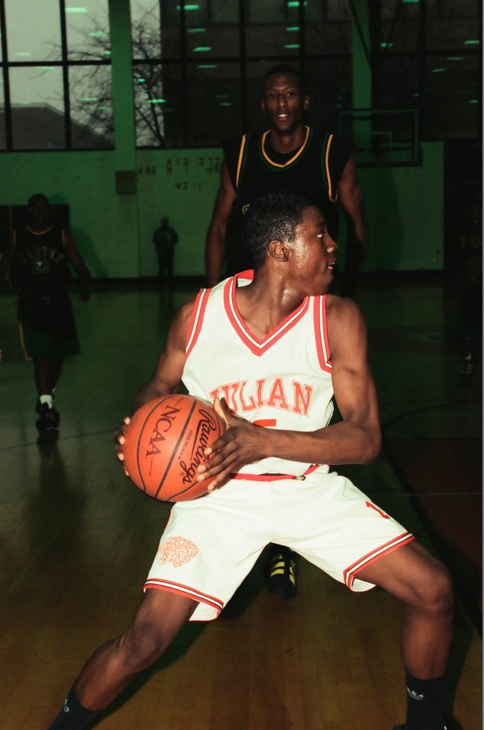 Carver High School vs. Julian High School basketball game - Chicago Sun-Times