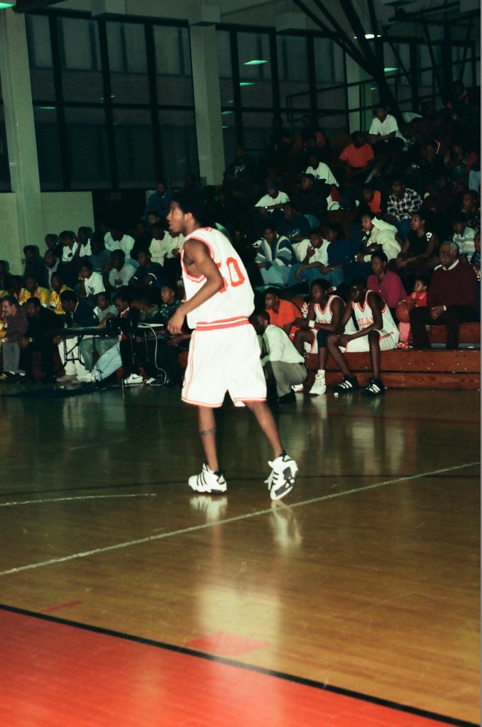Carver High School vs. Julian High School basketball game - Chicago Sun-Times