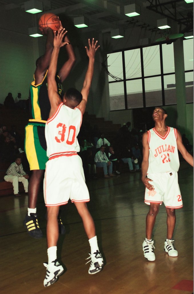 Carver High School vs. Julian High School basketball game - Chicago Sun-Times