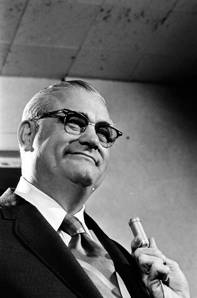 Football coach Woody Hayes narrates Rose Bowl films - Larry Graff for Chicago Sun-Times