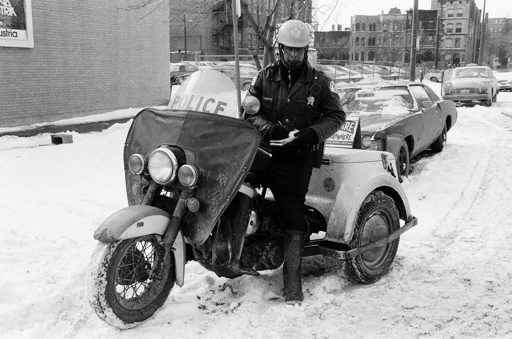 City workers in winter weather - Chicago Sun-Times
