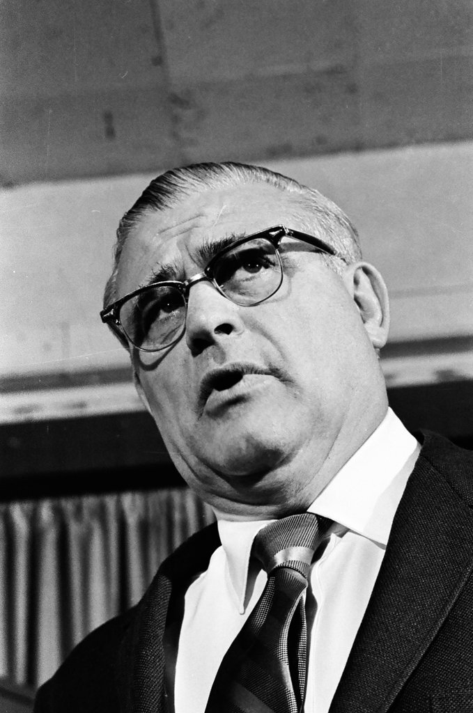 Football coach Woody Hayes narrates Rose Bowl films - Larry Graff for Chicago Sun-Times