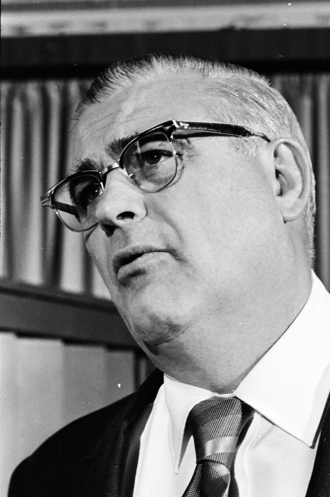 Football coach Woody Hayes narrates Rose Bowl films - Larry Graff for Chicago Sun-Times