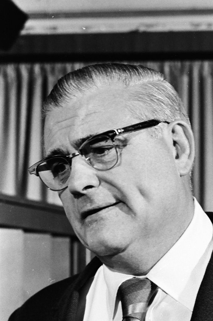 Football coach Woody Hayes narrates Rose Bowl films - Larry Graff for Chicago Sun-Times