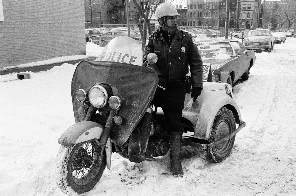 City workers in winter weather - Chicago Sun-Times