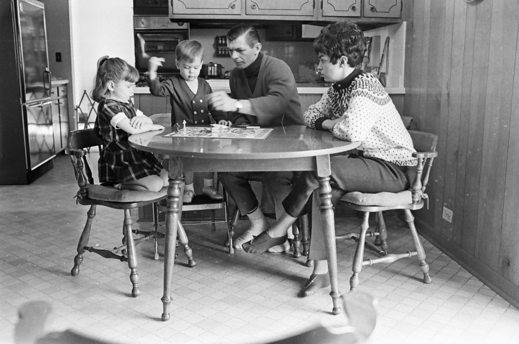 Stan Mikita at home with family - John Jaqua for Chicago Sun-Times