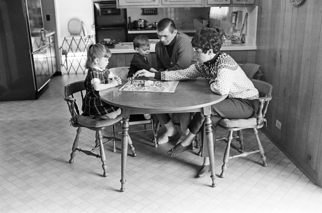 Stan Mikita at home with family - John Jaqua for Chicago Sun-Times