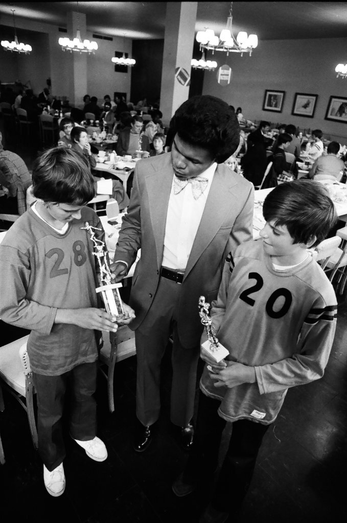Gale Sayers with Brian Farbisz and Joseph Kuchta, the Junior Football League winners - M. Leon Lopez for Chicago Sun-Times