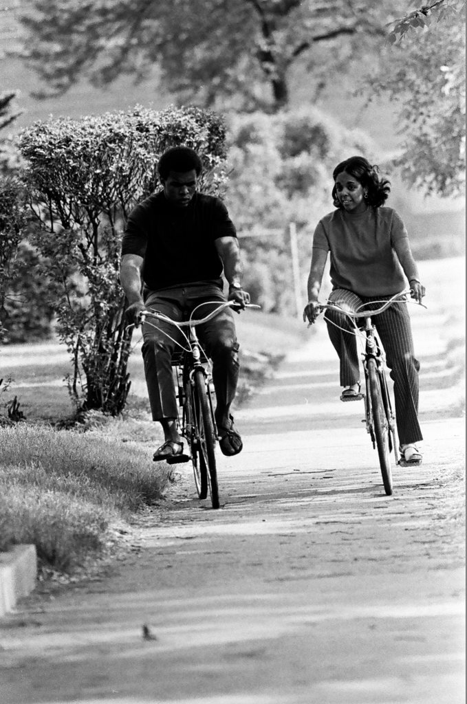 Gale and Linda Sayers ride bikes to fundraise for St. Elizabeth's Center - John H. White for Chicago Sun-Times