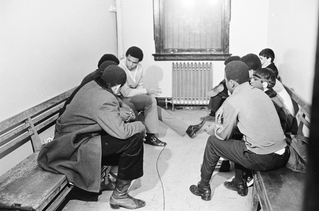 Gale Sayers at Family Court - Duane Hall for Chicago Sun-Times