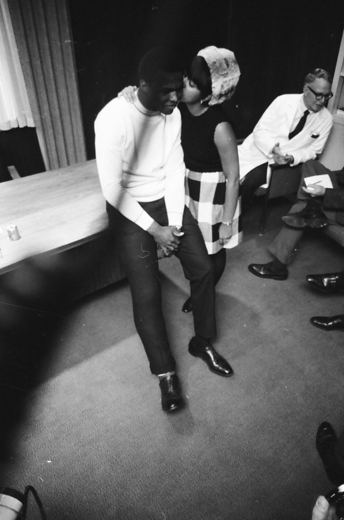 Gale Sayers at hospital after knee surgery - Dave Fornell for Chicago Sun-Times